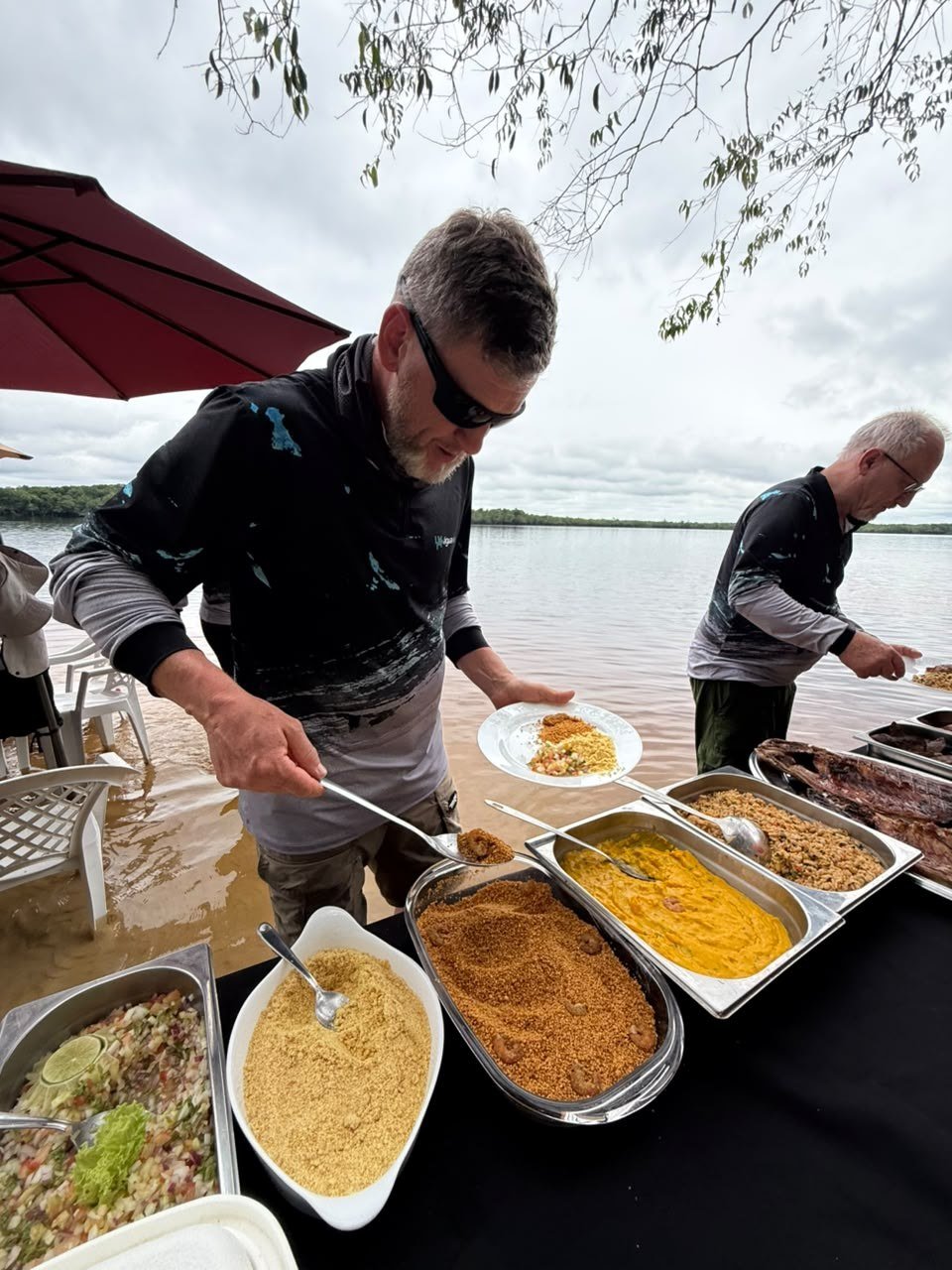 Refeição compartilhada durante a experiência de pesca